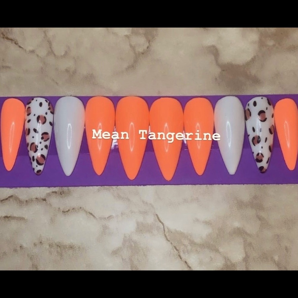 Press on nails “mean tangerine” set of 10